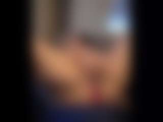 Honestlyfux's Live Sex Cam Show