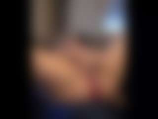 Honestlyfux's Live Sex Cam Show