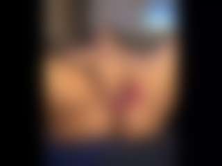 Honestlyfux's Live Sex Cam Show