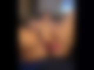 Honestlyfux's Live Sex Cam Show