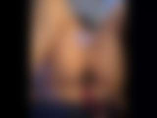 Honestlyfux's Live Sex Cam Show