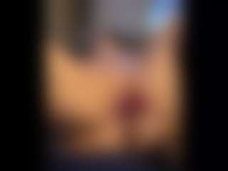 Honestlyfux's Live Sex Cam Show