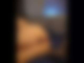 Honestlyfux's Live Sex Cam Show