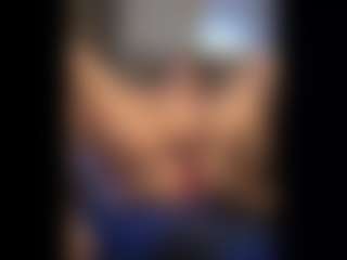 Honestlyfux's Live Sex Cam Show
