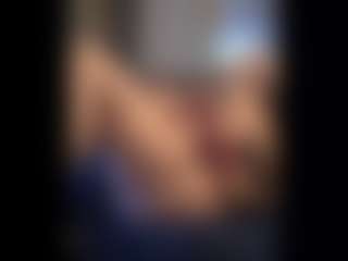 Honestlyfux's Live Sex Cam Show
