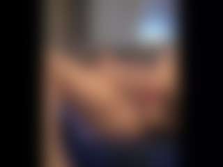 Honestlyfux's Live Sex Cam Show