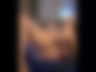 Honestlyfux's Live Sex Cam Show