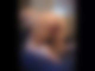 Honestlyfux's Live Sex Cam Show