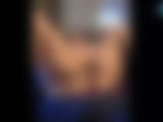 Honestlyfux's Live Sex Cam Show