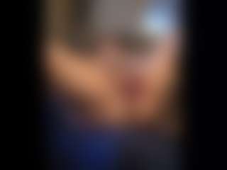 Honestlyfux's Live Sex Cam Show