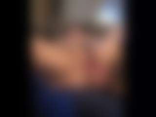 Honestlyfux's Live Sex Cam Show