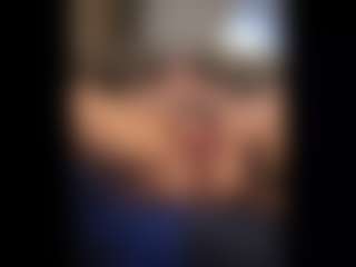 Honestlyfux's Live Sex Cam Show