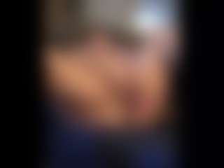 Honestlyfux's Live Sex Cam Show
