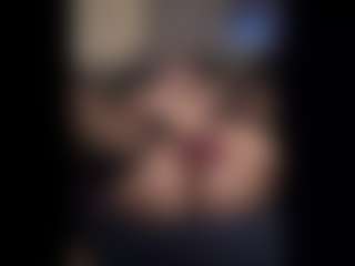 Honestlyfux's Live Sex Cam Show