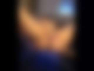 Honestlyfux's Live Sex Cam Show