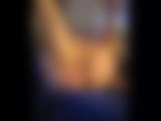 Honestlyfux's Live Sex Cam Show
