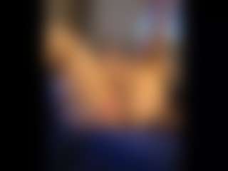 Honestlyfux's Live Sex Cam Show