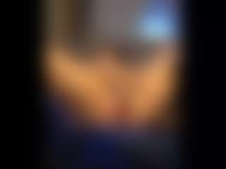 Honestlyfux's Live Sex Cam Show