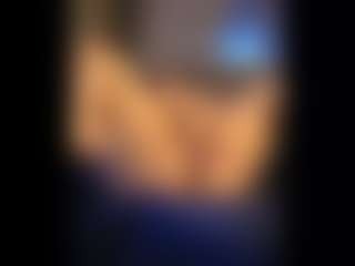 Honestlyfux's Live Sex Cam Show