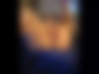 Honestlyfux's Live Sex Cam Show