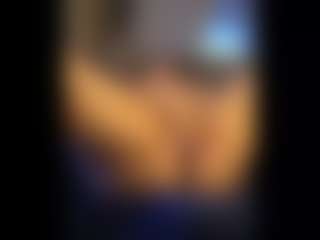Honestlyfux's Live Sex Cam Show