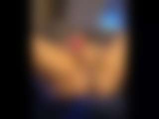 Honestlyfux's Live Sex Cam Show
