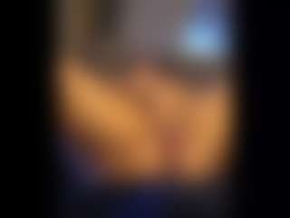 Honestlyfux's Live Sex Cam Show