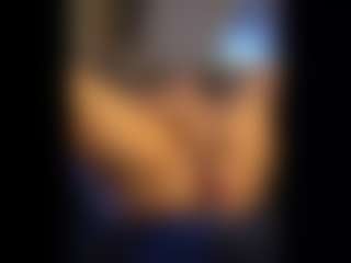 Honestlyfux's Live Sex Cam Show