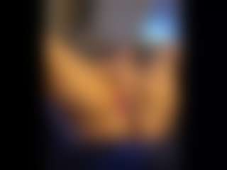 Honestlyfux's Live Sex Cam Show