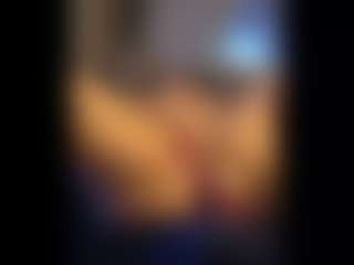 Honestlyfux's Live Sex Cam Show