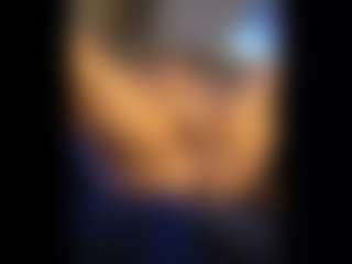 Honestlyfux's Live Sex Cam Show