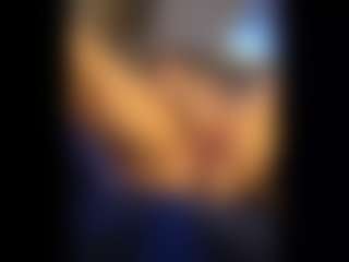 Honestlyfux's Live Sex Cam Show