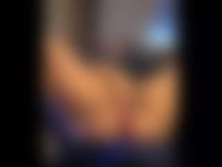 Honestlyfux's Live Sex Cam Show