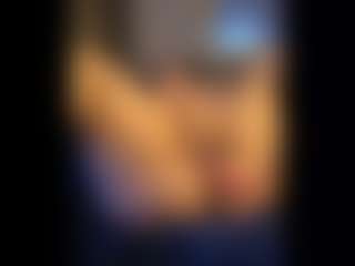 Honestlyfux's Live Sex Cam Show