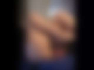 Honestlyfux's Live Sex Cam Show