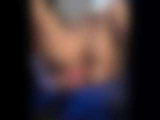 Honestlyfux's Live Sex Cam Show