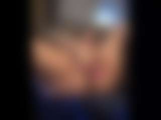 Honestlyfux's Live Sex Cam Show