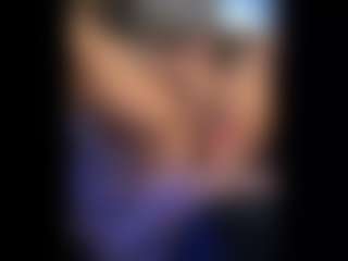 Honestlyfux's Live Sex Cam Show