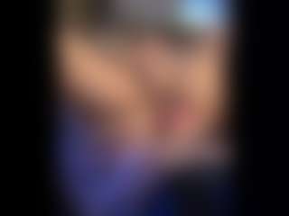Honestlyfux's Live Sex Cam Show