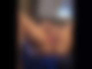 Honestlyfux's Live Sex Cam Show