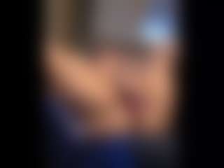 Honestlyfux's Live Sex Cam Show