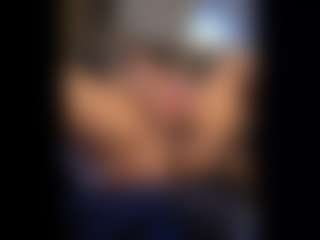 Honestlyfux's Live Sex Cam Show