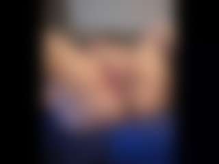 Honestlyfux's Live Sex Cam Show
