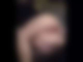 Live cam show with Honestlyfux - Shaved Pussy Curvy on Fling VIP Chat