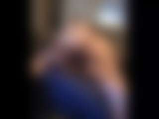 Honestlyfux's Live Sex Cam Show