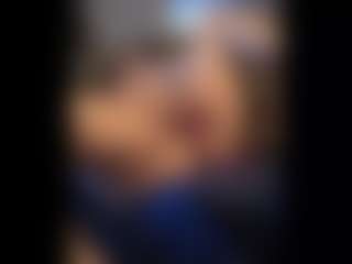 Honestlyfux's Live Sex Cam Show