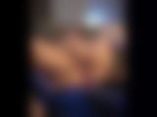 Honestlyfux's Live Sex Cam Show