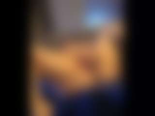 Honestlyfux's Live Sex Cam Show
