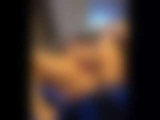 Honestlyfux MILF webcam performer live streaming