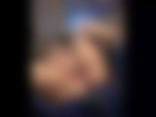 Honestlyfux's Live Sex Cam Show